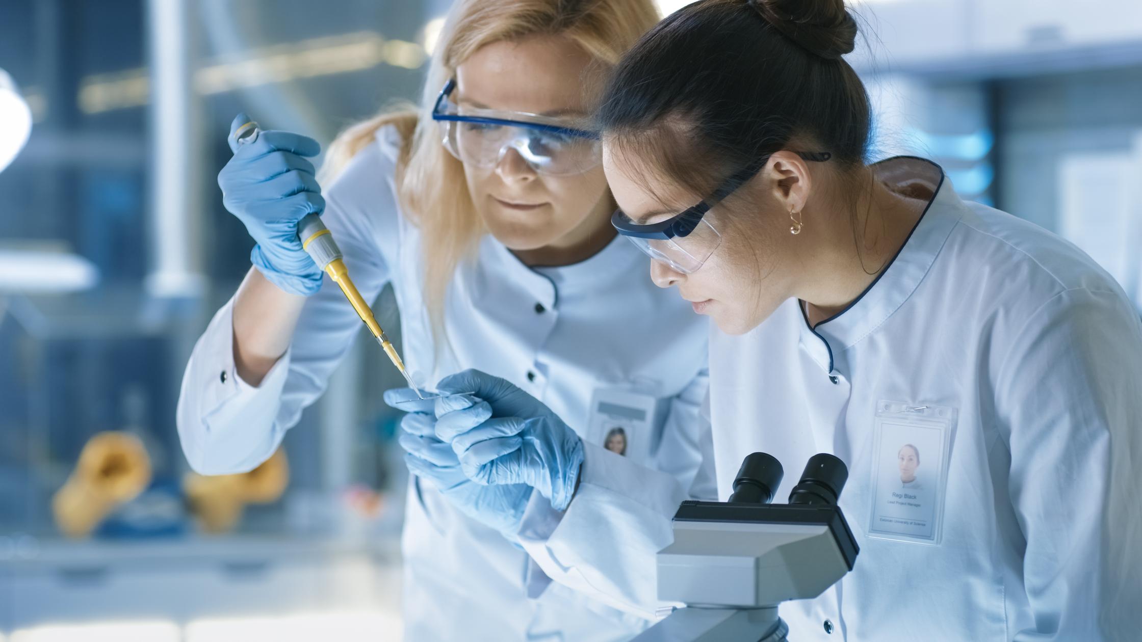 Medical personnel working in laboratory.